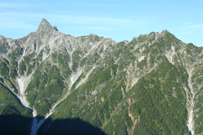 びっくり平付近から見た槍ヶ岳と北鎌尾根の写真