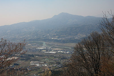 小持山と麓の写真