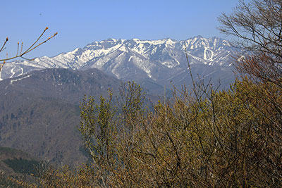 山頂から見た上州武尊山の写真