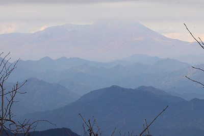 西御荷鉾山山頂から見た浅間山の写真