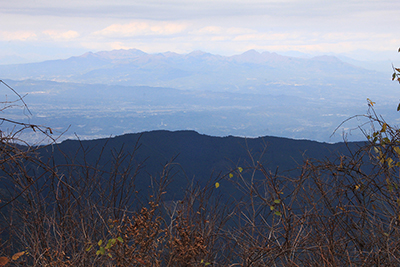 西御荷鉾山山頂から見た榛名山の写真