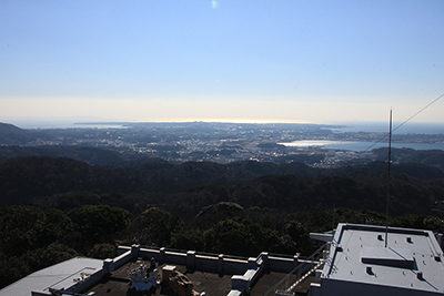 展望台から見た三浦半島先端方面の写真