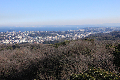 展望台から見た東急湾と千葉県富津方面の写真