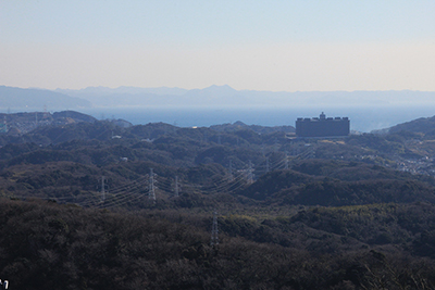 展望台から見た房総半島の富山方面の写真