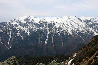 独標から見た笠ヶ岳と抜戸岳の写真