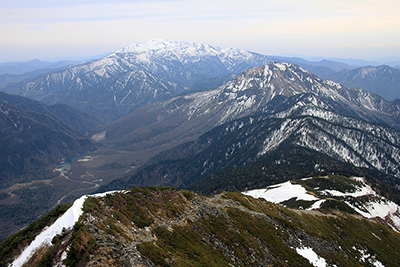 独標から見た焼岳、乗鞍岳方面の写真