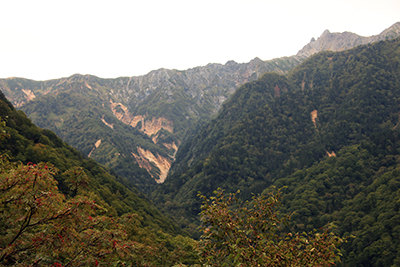 槍ヶ岳と西鎌尾根の写真
