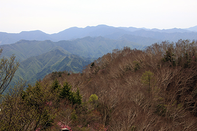 甲武信ヶ岳と三宝山の写真