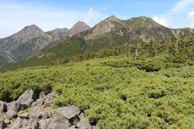 編笠山山頂から見た権現岳、赤岳、横岳、阿弥陀岳の写真