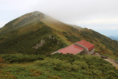 大日岳と大日小屋の写真