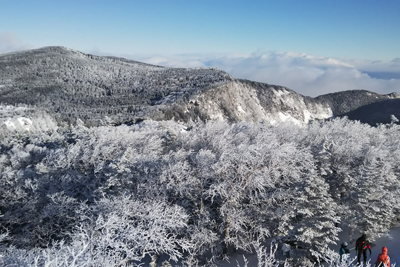 樹氷がきれいな中山方面の写真