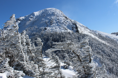 第二展望台から見た西天狗岳の写真