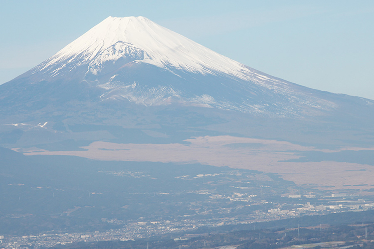 玄岳から見た富士山の写真