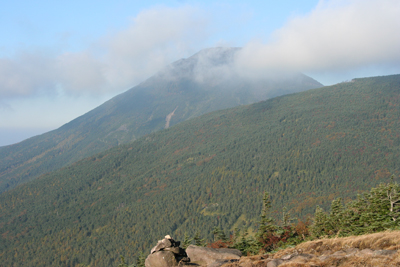 双子山から見た蓼科山の写真