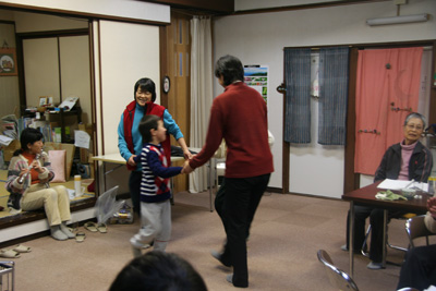 踊るＹ君とＴさんとＮさんの写真
