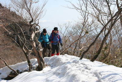国見峠に着いたＫさんとＭnさんの写真