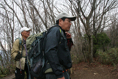 ＫＫちゃんが撮影した生藤山山頂でのＫＳさんとＭＹさんの写真