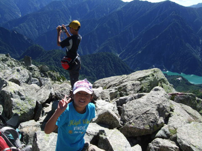 Ｍ．Ｙさんが撮影した大汝山でのＩ兄妹の写真