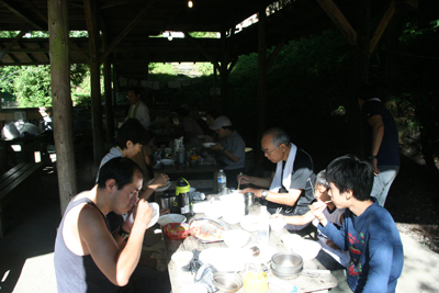 朝食中の写真