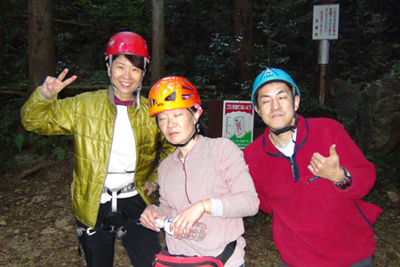 岩登りを終えてすっきりした３人の集合写真