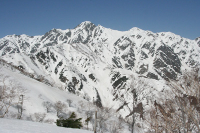 小遠見山手前からの五竜岳と遠見尾根の写真