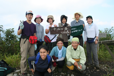 十二ヶ岳山頂での集合写真