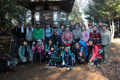 白山神社の前での集合写真