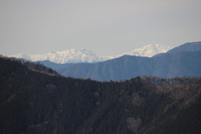 間ノ岳と農鳥岳の写真
