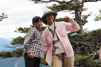 がま岩付近でのＳちゃんとＹさんの写真