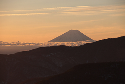 朝の富士山の写真