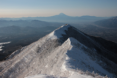三ツ頭と富士山の写真