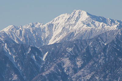 真っ白な北岳の写真