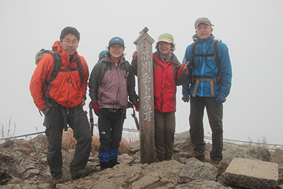 谷川岳山頂トマの耳での集合写真