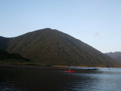 本栖湖と竜ヶ岳の写真