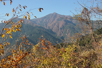 石尾根の六ッ石山の写真