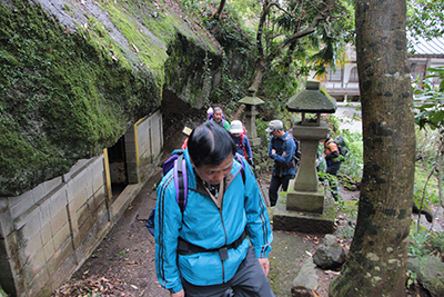 顕鏡寺から登り始めた写真