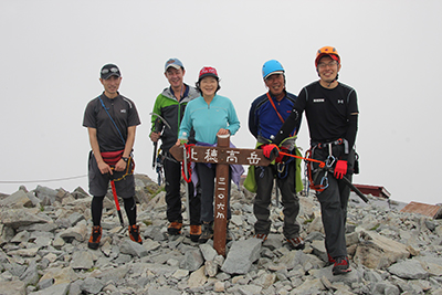 北穂高岳山頂での集合写真