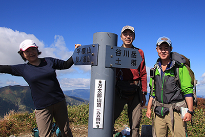 万太郎山での集合写真