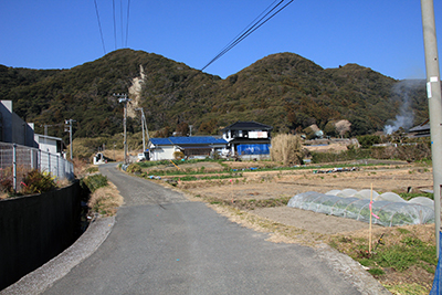 これから登る高塚山方面の写真