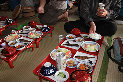 三斗小屋温泉煙草屋旅館での夕食の写真