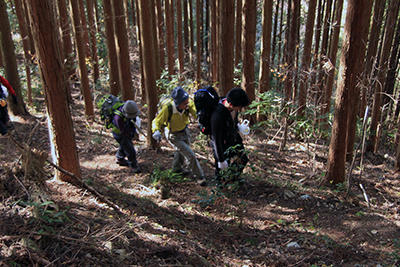 ＡさんをサポートしているＫさんの写真