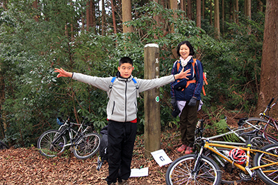 馬引沢峠でのIさん親子の写真