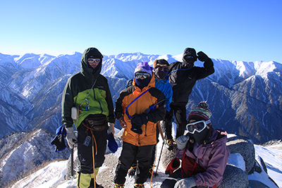 Tさんが撮影した燕岳山頂での集合写真