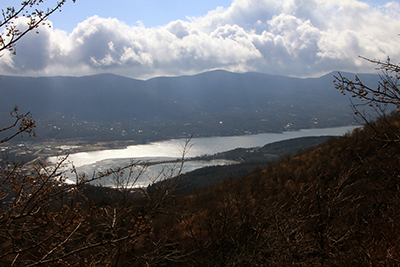 山中湖を見下ろした写真