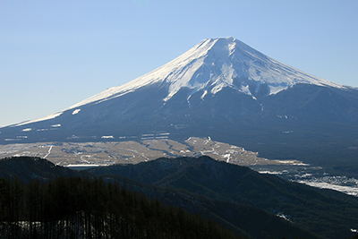 見晴台から見た午後の富士山の写真