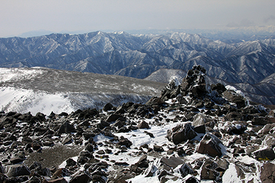 大佐飛山と日光方面の山々の写真
