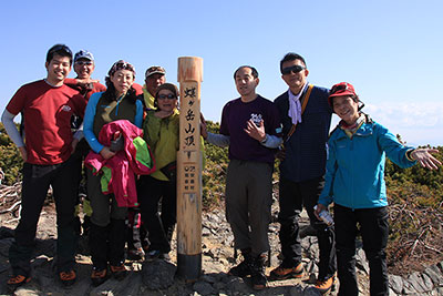 蝶ヶ岳山頂での集合写真