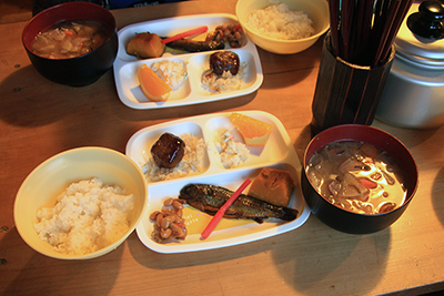 聖平小屋の夕食の写真