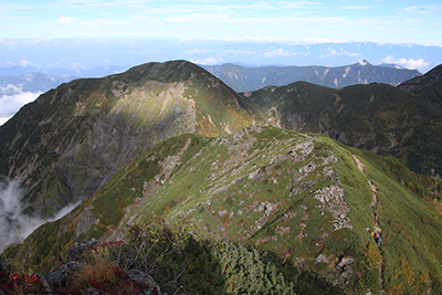 聖岳から見た兎岳方面の写真