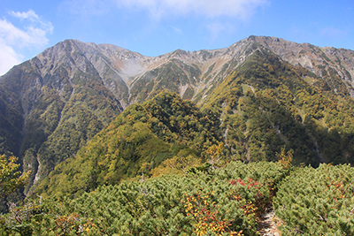 富士見平から見た赤石岳と小赤石岳の写真